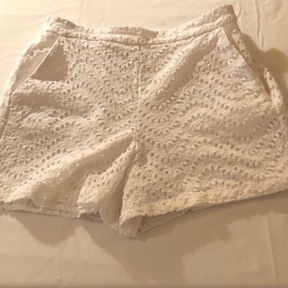 Simply Vera Vera Wang White Cotton Eyelet Shorts; Small; Pre-Owned - Picture 1 of 13